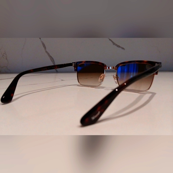 New Persol unisex sunglasses - Picture 3 of 4
